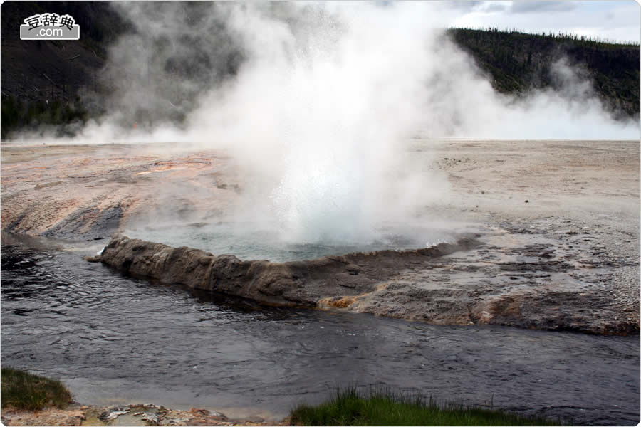 Black Sand Basin (1)