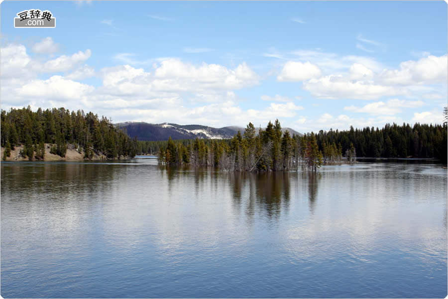 Lake Yellowstone Hotel