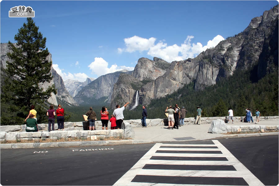 バレーを見下ろすビュー・ポイント (Tunnel View)