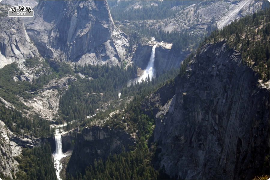 バレーを見下ろすビュー・ポイント (Nevada/Vernal Falls)