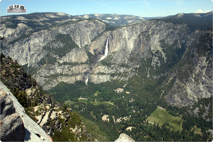 バレーを見下ろすビュー・ポイント (Yosemite Valley)