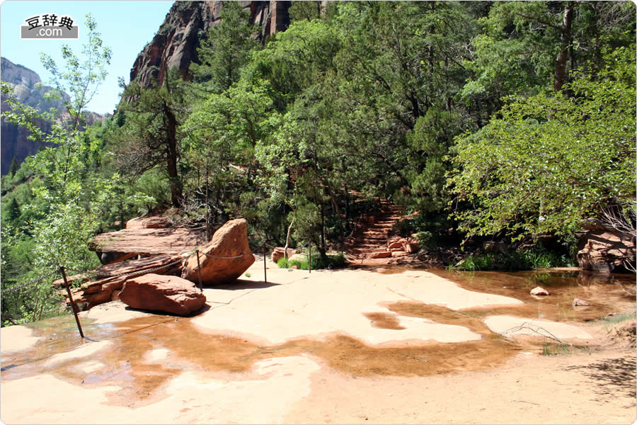 ~hEGhEv[ - Middle Emerald Pool