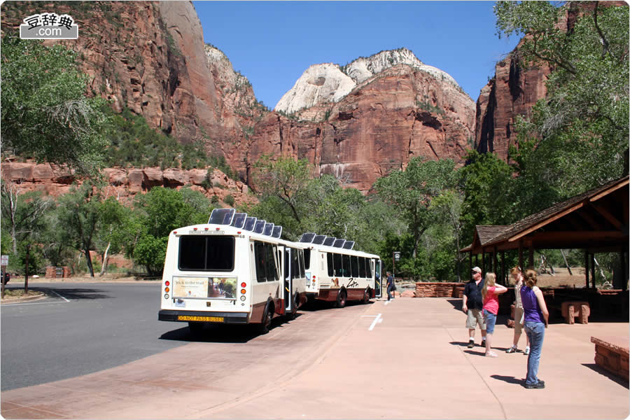 UCIEbWEoXEXgbv - Zion Lodge Bus Stop