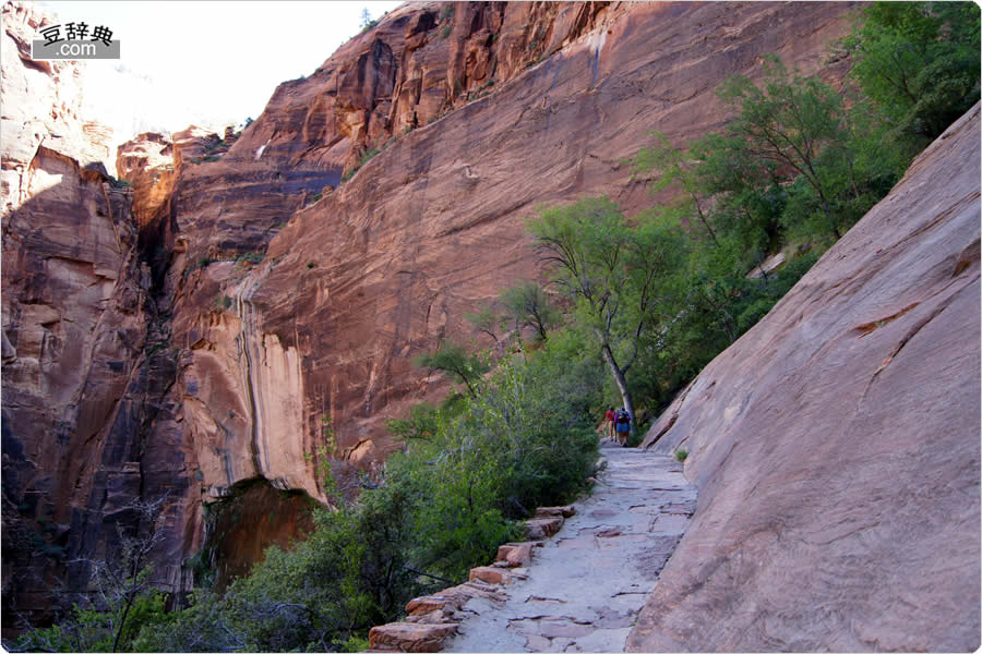 UCIEbWEoXEXgbv - Zion Lodge Bus Stop